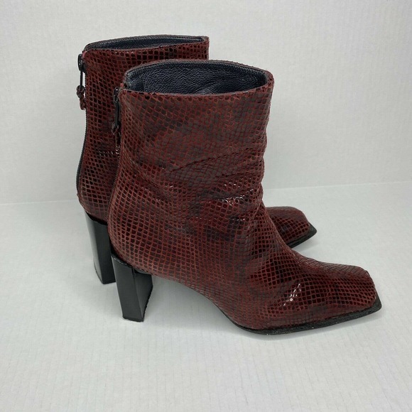 Stuart Weitzman Red Snakeskin Print Leather Square Toe Ankle Boots Womens 5.5 B - Picture 4 of 8